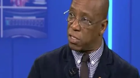 “RB莱比锡与曼城欧冠16强首回合1-1握手言和，马赫雷斯进球哈兰德未果，曼城陷入平局困境”